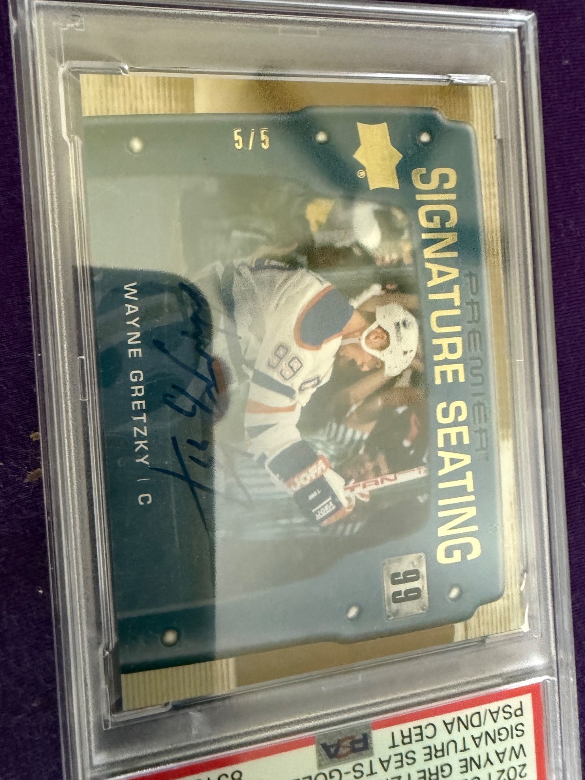 Wayne Gretzky 2021 UD Premier SIGNATURE SEATS Gold 5/5 AUTO 10 PSA 8 Oilers King view 3