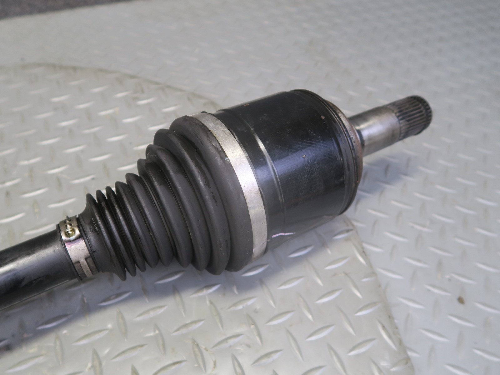 17-20 MASERATI LEVANTE M161 3.0L AWD REAR LEFT OR RIGHT AXLE SHAFT 6700320360