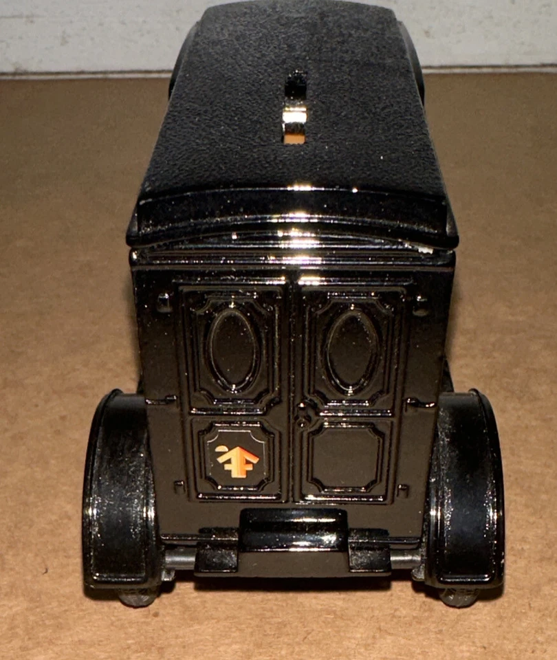 Camión ERTL 1:25 escala Fleet Farm 1917 modelo T Bank 1994 tercera edición con llave Foto 4 de 4