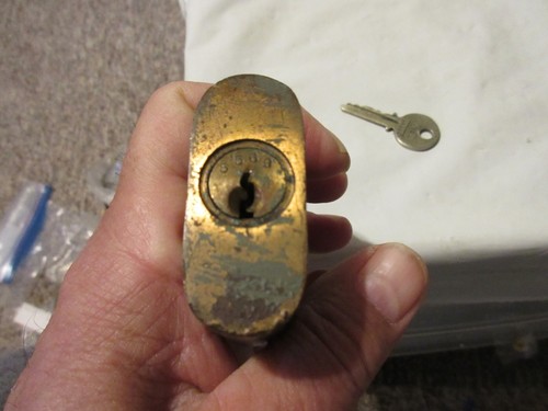 Vintage Yale Clover Lock Padlock With Key Yale & Towne Mfg Metal Brass Hardware - Picture 13 of 21