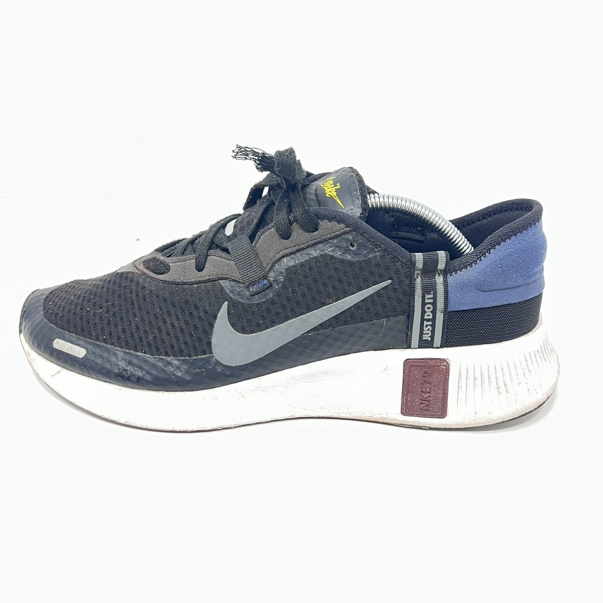 nike reposto running shoes