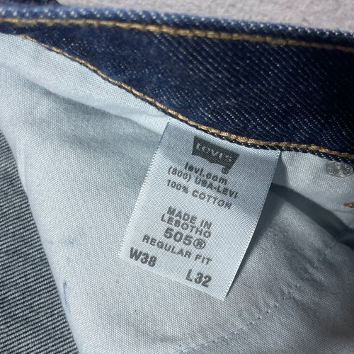 Pantalones de mezclilla Levi's 505 para hombre 38x32 lavado oscuro calce regular pierna recta 100 % algodón - Imagen 7 de 12