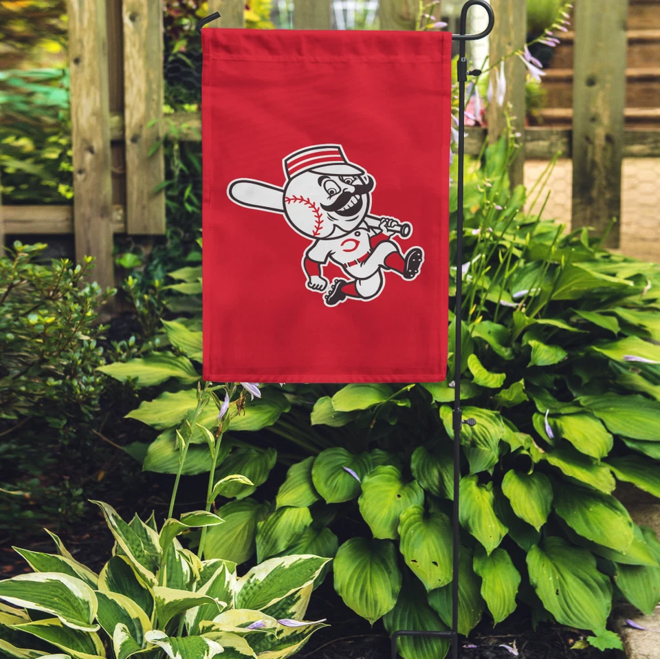 CINCINNATI REDS 11.5" X 17.5" GARDEN FLAG / YARD BANNER - Image 2 of 4