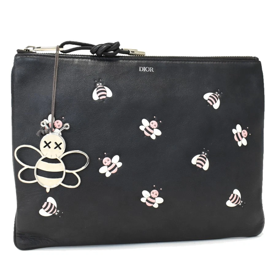 Sac pochette Dior 22 BO 1118 ABEILLE cuir noir rose vaches collab breloque abeille Chris