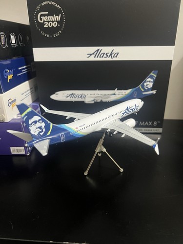 Gemini Jets Alaska Airlines Boeing 737 MAX 8 N801AK 1:200 Scale Diecast Model - Picture 3 of 4