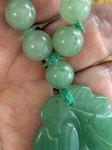 Vintage Green Jade Hand Knotted Beaded Necklace With Carved Pendant 27” - Bild 9 von 10
