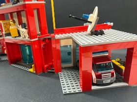 LEGO City Fire Station Complete w/6 MiniFigures Dog & Instructions Set #60110
