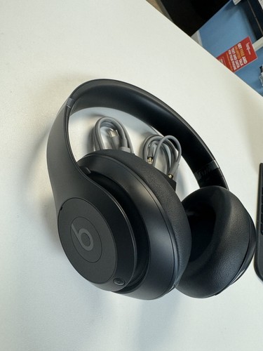 Beats Studio Pro By Dr Dre New With Apple care Plus Till 2026 - Picture 9 of 13