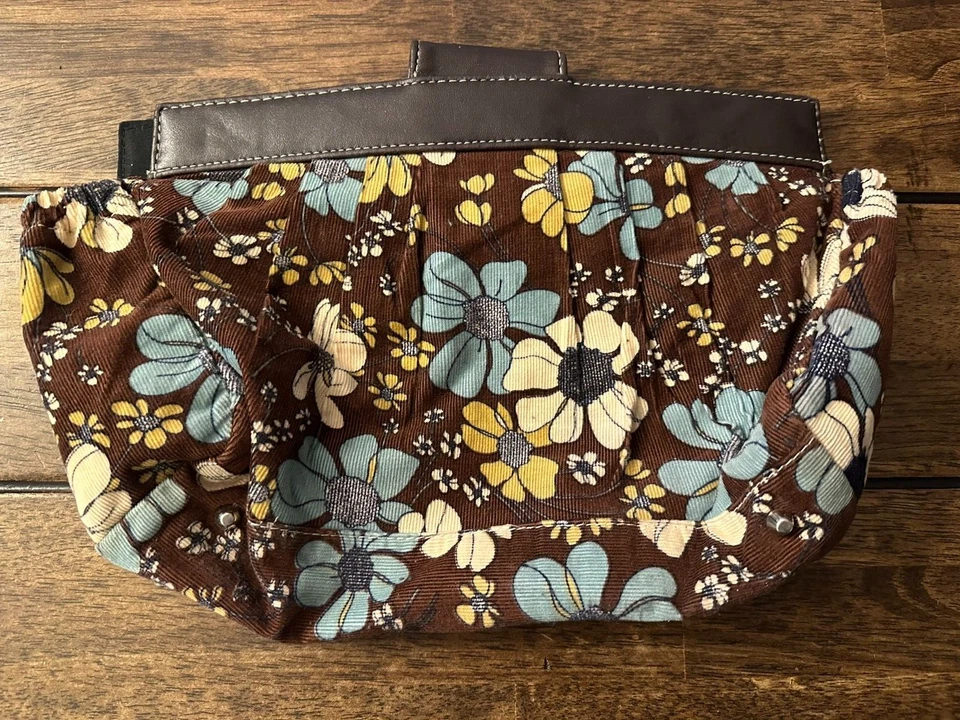 Cartera Miche Clásica Base Concha Magnética Marrón Pana con Estampado Floral Foto 3 de 4