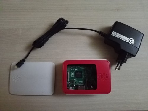RASPBERRY PI 2 model B V1.1 + alimentation + Boitier + SD 64Gb