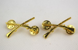 A PAIR WW2 US ARMY MILITARY INFANTRY OFFICER UNIFORM COLLAR BADGE INSIGNIA
