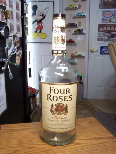 Rare Vintage Four Roses 19" 1 Gallon American Whiskey Bottle 1970 Tax Stamp - Picture 2 of 8