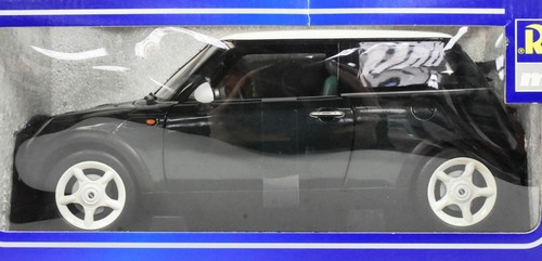 Revell metal 08452 RHD MINI COOPER 1/12 Scale Die-Cast Model Car - Picture 3 of 3