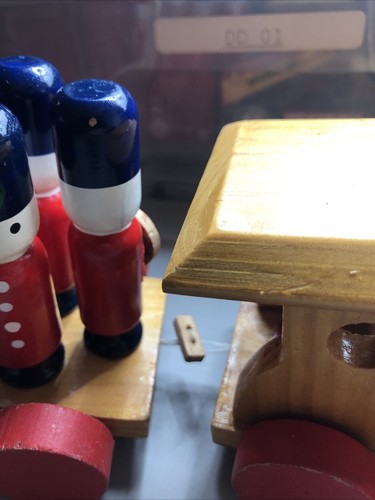 Vintage Tofa Toy Train w 3 Cars & 24 Hand Painted Guardsman Wooden W Pull-along - Picture 8 of 9