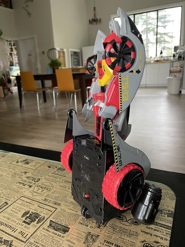 Maisto Twist n Shoot RC Car Transforming Robot Shoots Darts Tank Style Controls - Picture 9 of 11