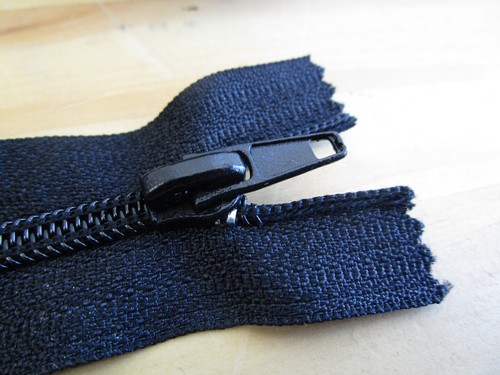 200 BULK #5 Nylon Zippers for Sewing Black 6" Closed end wholesale - Picture 3 of 8