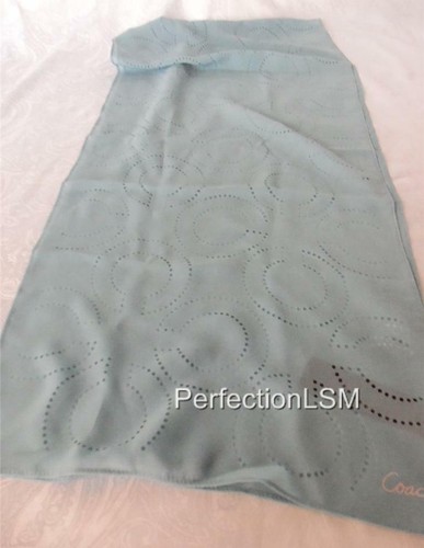 Bufanda oblonga Coach 83512 poliéster perforada C en azul huevo de Robin nueva con etiquetas - Imagen 2 de 3