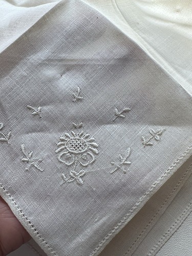 Vintage Lot of 3 new linen Irish hand embroidered bridal hankies handkerchiefs - Picture 9 of 9