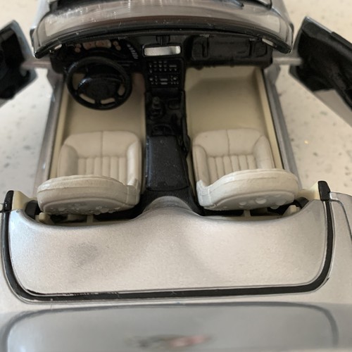 Maisto 98 Corvette 1/18 SCALE - Picture 3 of 9