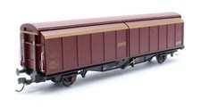 BACHMANN 'OO' GAUGE 37-606 EWS MAROON VGA SLIDING WALL VAN #210430 WAGON