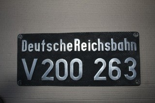 originales Diesellok Schild V 200 263 der Deutschen Reichsbahn