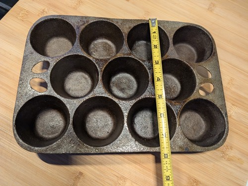 Vintage Gusseisen Muffin / Popover Pfanne Blech Markenlos Made In Taiwan 11 Loch Tasse - Bild 3 von 6