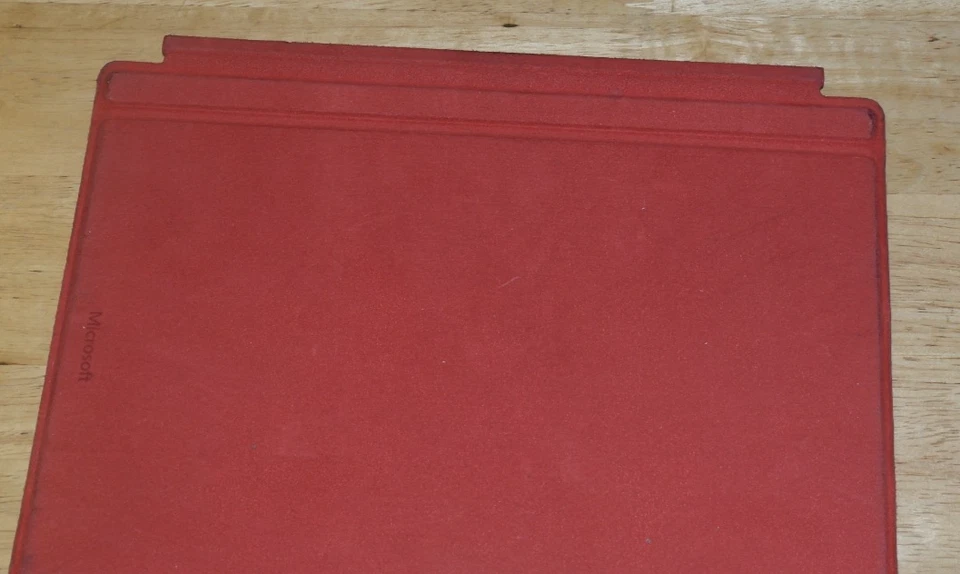 Cubierta tipo inglés Microsoft Surface 3 Reino Unido 1654 roja Foto 3 de 4