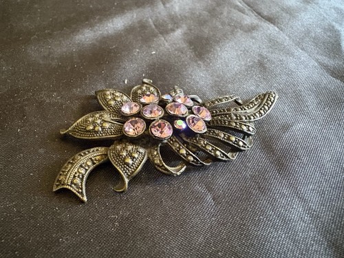 BROOCH: BEAUTIFUL UNIQUE VINTAGE BOUQUET LIKE JEWELLERY WITH PINK STONE - Picture 3 of 5