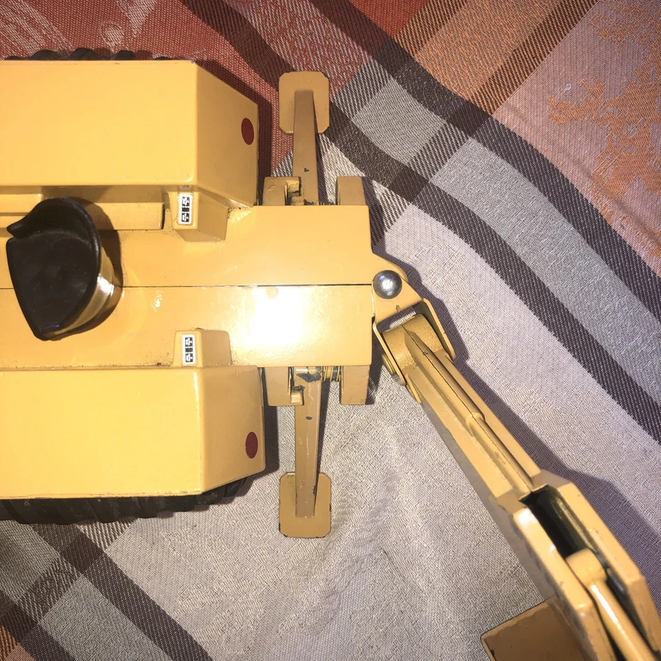 Vintage Ertl 1:12 Scale Ford 750 Backhoe Loader Diecast Tractor Metal Model - Image 3 of 4