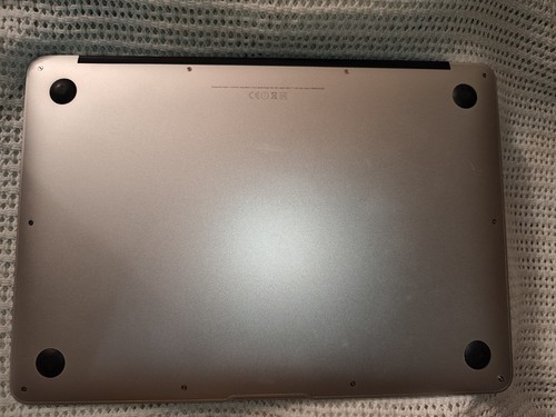 Apple MacBook Air 13-inch A1466 (2017) I5, 8GB RAM, 256GB SSD With Hard Cover - Picture 9 of 13