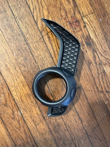 2014 2020 TOYOTA 4RUNNER RIGHT SIDE FOG LIGHT TRIM BEZEL OEM