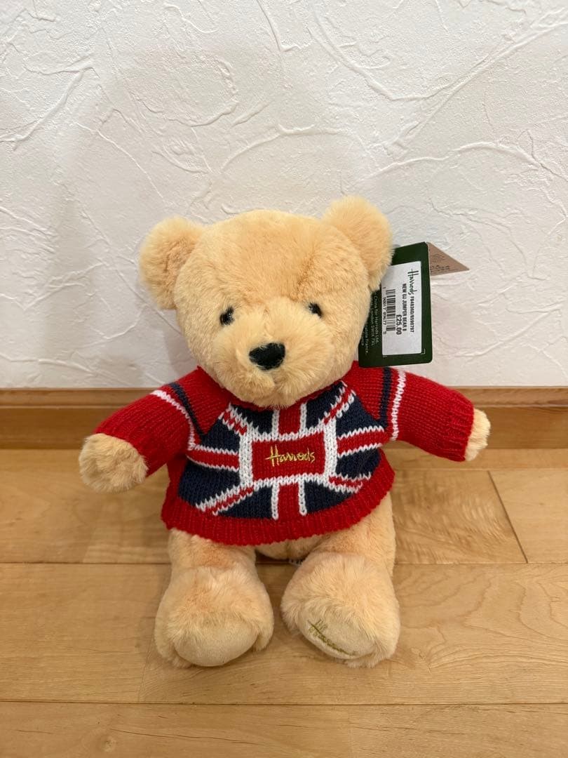 Harrods Union Jack Teddy Bear, Harrods, London, UK #a79eb7