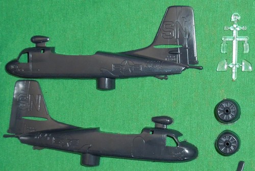 1964 Aurora USN Grumman S2F Tracker "Hunter Killer" Anti-Sub Plane Kit (288-50) - Picture 5 of 11