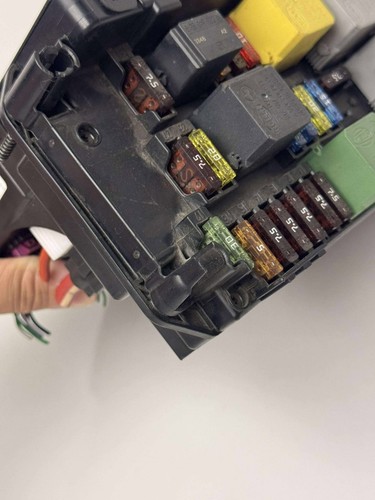 12-15 Mercedes W204 C250 C350 C63 AMG Front SAM Module Relay Fuse Box OEM - Picture 4 of 7