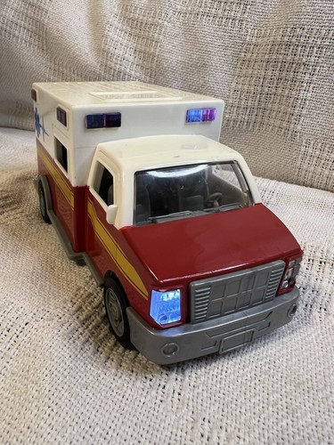 Angetrieben von Battat - Krankenwagen - Spielzeug-LKW mit funktionierenden EMG-Lichtern und Sirenen!! - Bild 6 von 8