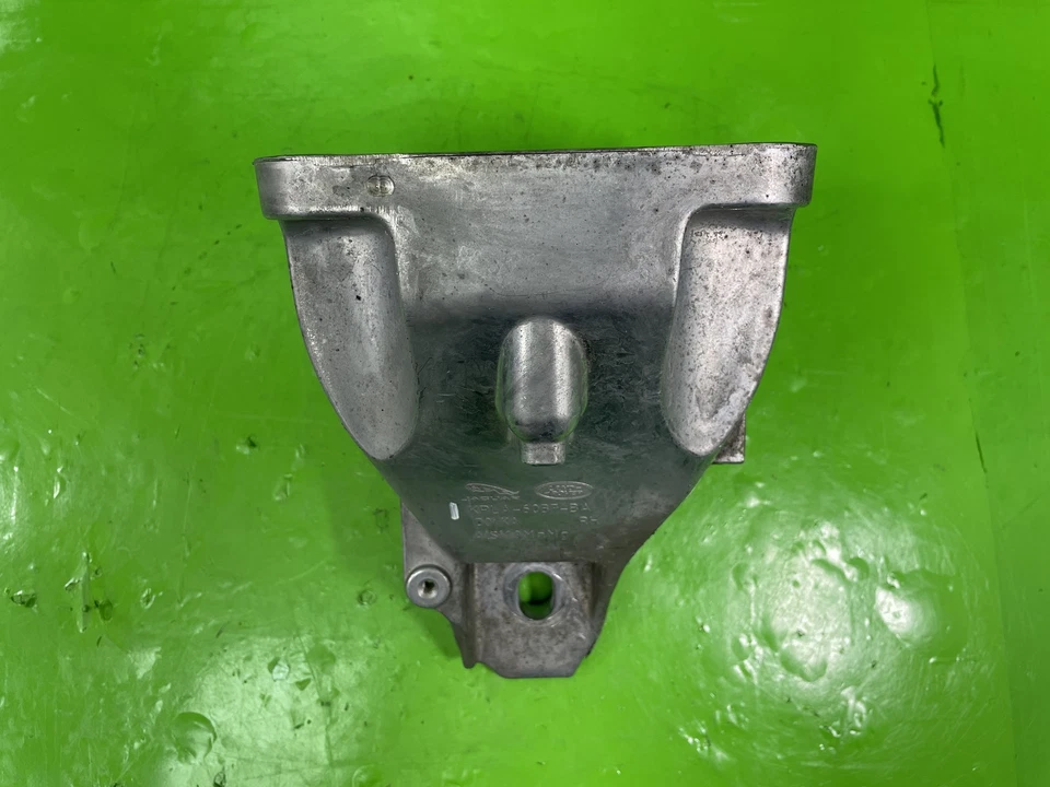 LAND ROVER DEFENDER L663 ENGINE MOUNT DRIVER 3.0 DIESEL KPLA6037BA 2020-2025 - Image 2 of 4