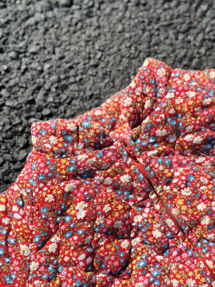 Vintage 70's Flower Power Quilted Red Floral House Coat with Pockets Warm Poly - Image 4 of 4