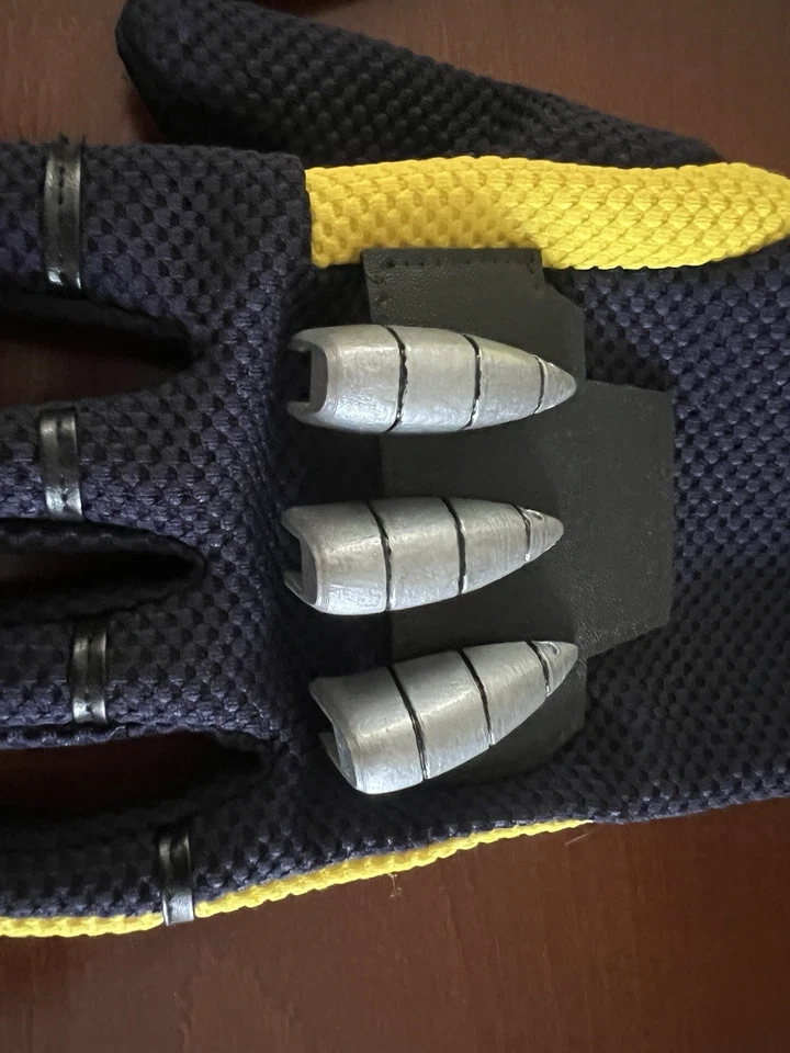 Deadpool & Wolverine - Guantes Wolverine con hojas de nudillos impresas en 3D personalizados Foto 2 de 3