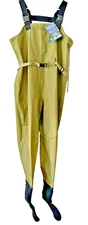 Pro Gear Mens Light Weight Chest Waders Size Medium NWT Green Waterproof Full Bo