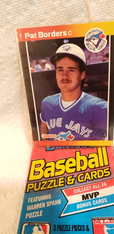 1989 Donruss Baseball Card Pat Borders #560 multiple errors USA Rookie Card - Image 2 of 4