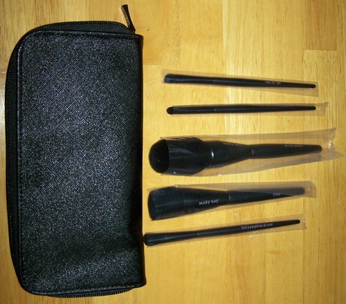 Nuevo MARY KAY Essential Brush Collection 5 brochas de maquillaje con bolsa con cremallera logotipo MK - Imagen 4 de 10