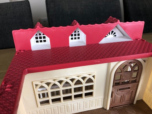 Sylvanian Families Sweet Raspberry Home with 6 Rabbit Figures & Childs Slide - Picture 7 of 9