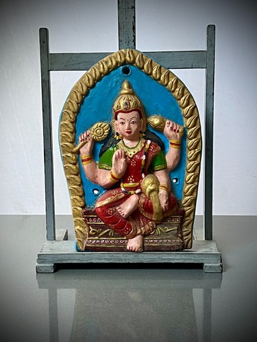 LAKSHMI GODDESS OF WEALTH PROSPERITY TERRACOTTA WALL PLAQUE POLYCHROME & GILT - 第 7/18 張圖片