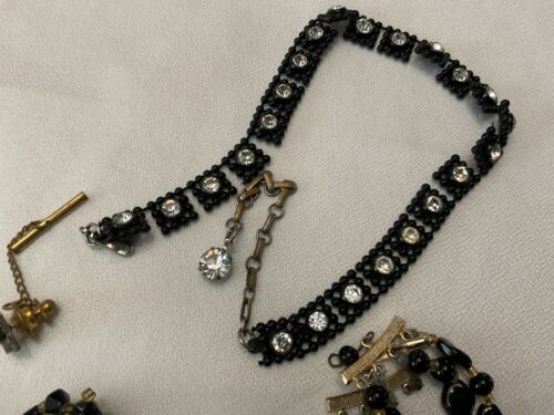 Vintage Black Jewelry Necklace Earrings Brooch Tie Tack Lot of 10 Estate Jewelry - Picture 4 of 5