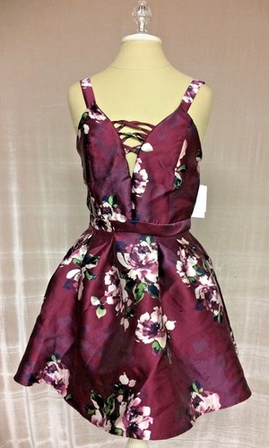 Crystal Doll Junior's Blumenmuster Fit & Flare Kleid. Größe: 7 - Bild 3 von 7