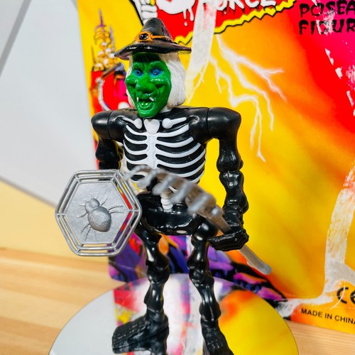 Figura Bruja Fuerza Calavera De Colección 100% Completa con Tarjeta de Respaldo - En muy buena condición - Imagen 9 de 12