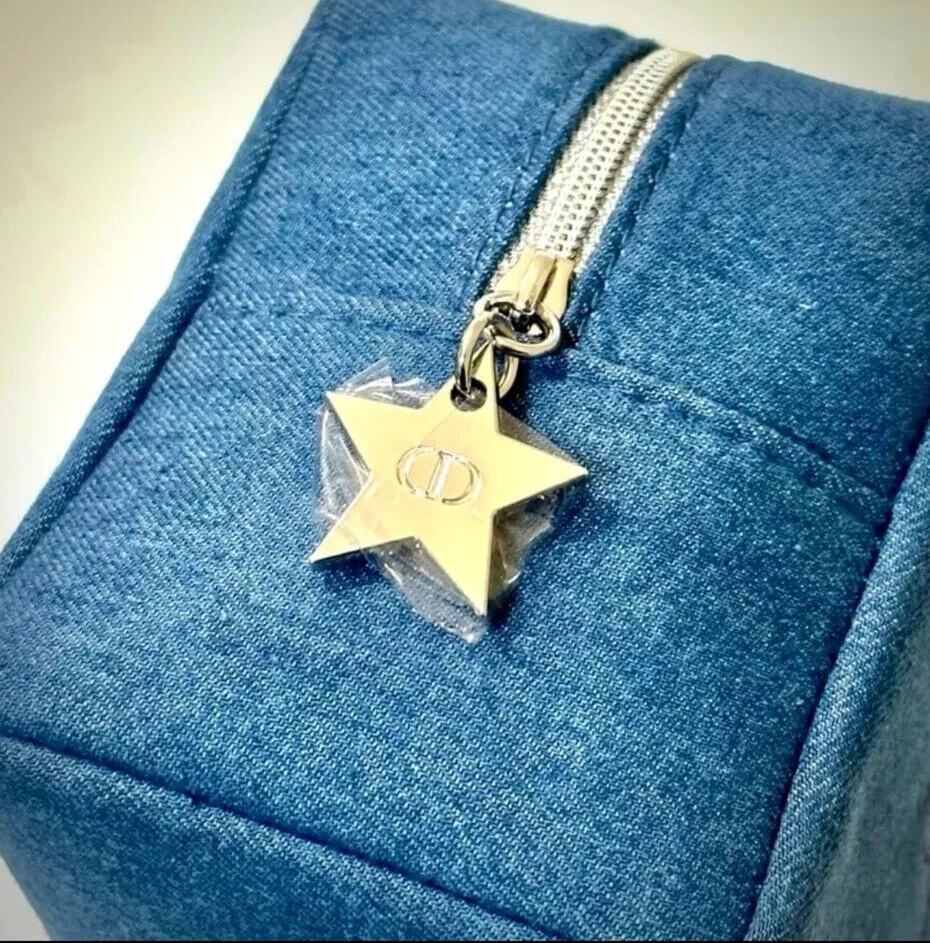 Dior デニムポーチ　ノベルティ➕ Diorコスメノベルティポーチ新品未使用 デニム素材に刺繍ロゴ