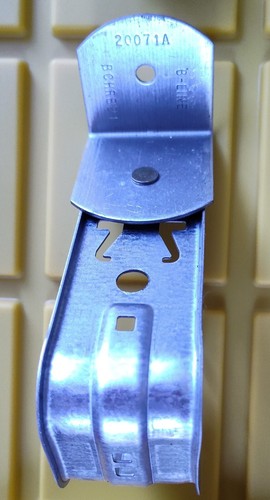 Box Of 50 Eaton B-Line J-Hook BCH32-RB 2″ Hook With Angle Bracket For 1/4" Rod  - Picture 7 of 13