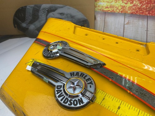 OEM Harley M8 Softail Deluxe Fatboy Heritage Gas Fuel Tank Emblems Chrome Set - Bild 4 von 11