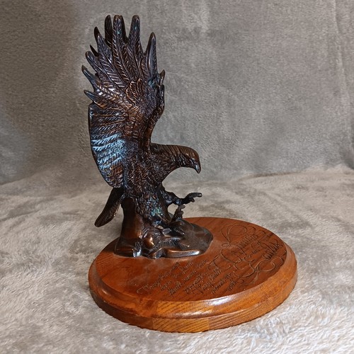 Brass Eagle Statue on Oak Wooden Base with Inscribed Bible Verse Isaiah 40:31 - Picture 2 of 15